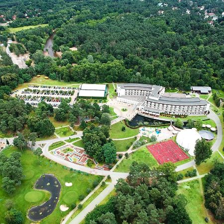 Holiday Inn Resort Warsaw Jozefow By Ihg Exterior photo