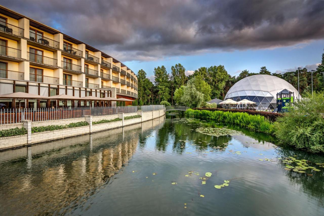 Holiday Inn Resort Warsaw Jozefow By Ihg Exterior photo