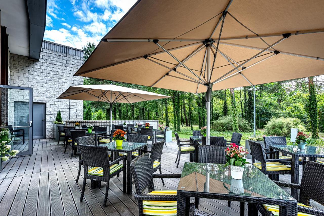 Holiday Inn Resort Warsaw Jozefow By Ihg Exterior photo