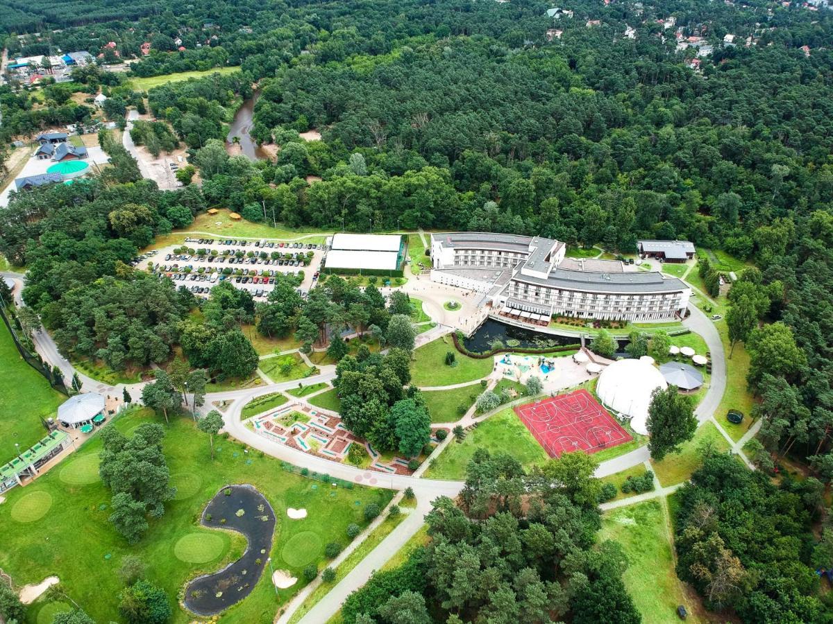 Holiday Inn Resort Warsaw Jozefow By Ihg Exterior photo
