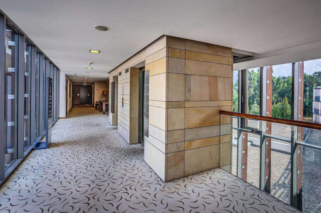 Holiday Inn Resort Warsaw Jozefow By Ihg Exterior photo