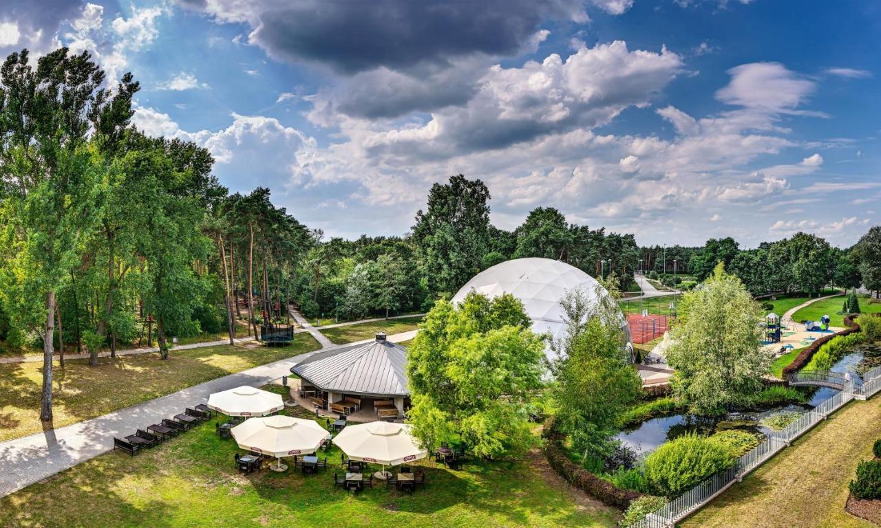 Holiday Inn Resort Warsaw Jozefow By Ihg Exterior photo