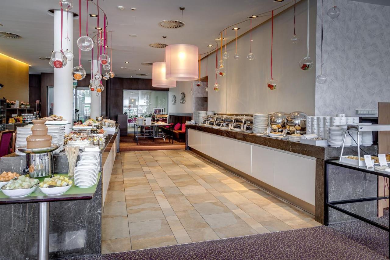 Holiday Inn Resort Warsaw Jozefow By Ihg Exterior photo
