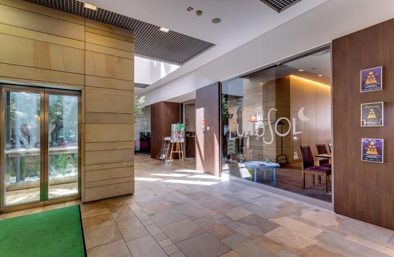 Holiday Inn Resort Warsaw Jozefow By Ihg Exterior photo