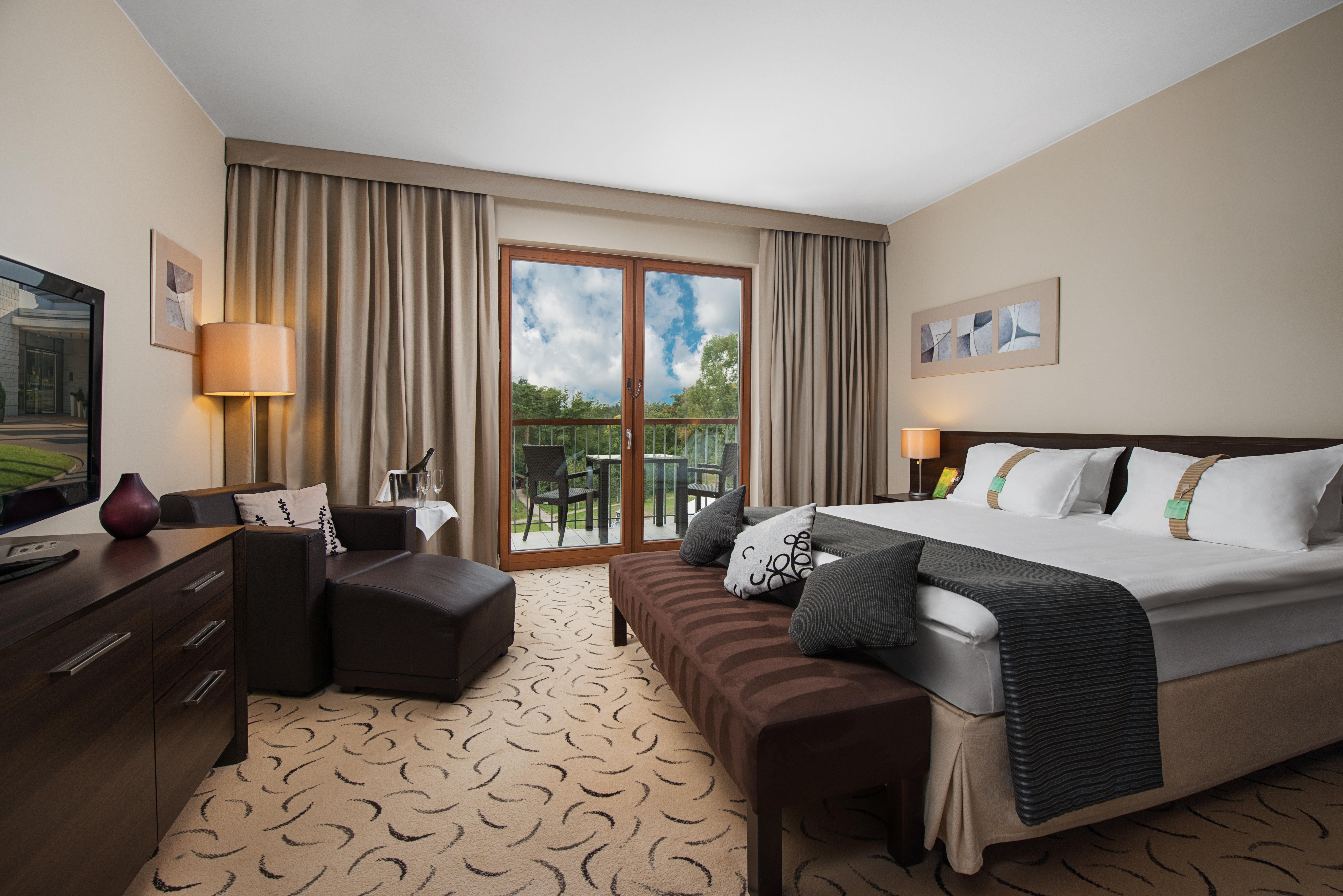 Holiday Inn Resort Warsaw Jozefow By Ihg Exterior photo