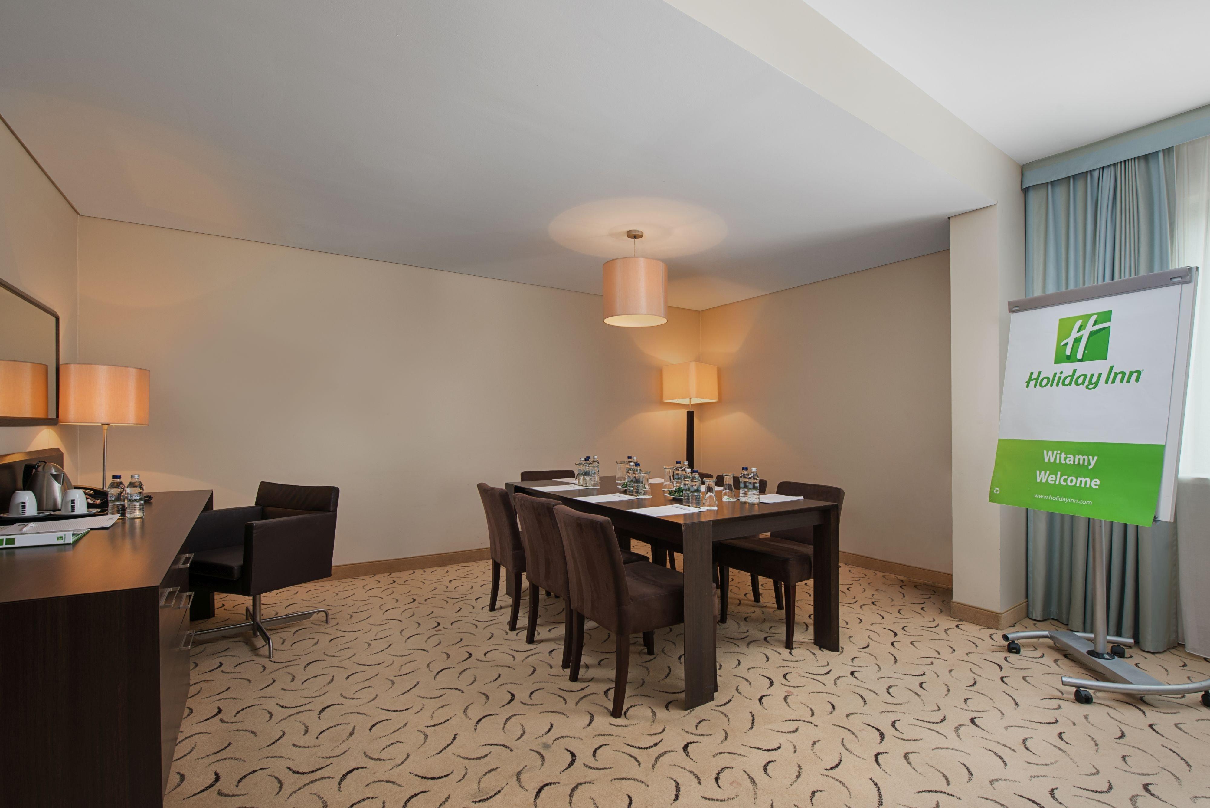 Holiday Inn Resort Warsaw Jozefow By Ihg Exterior photo