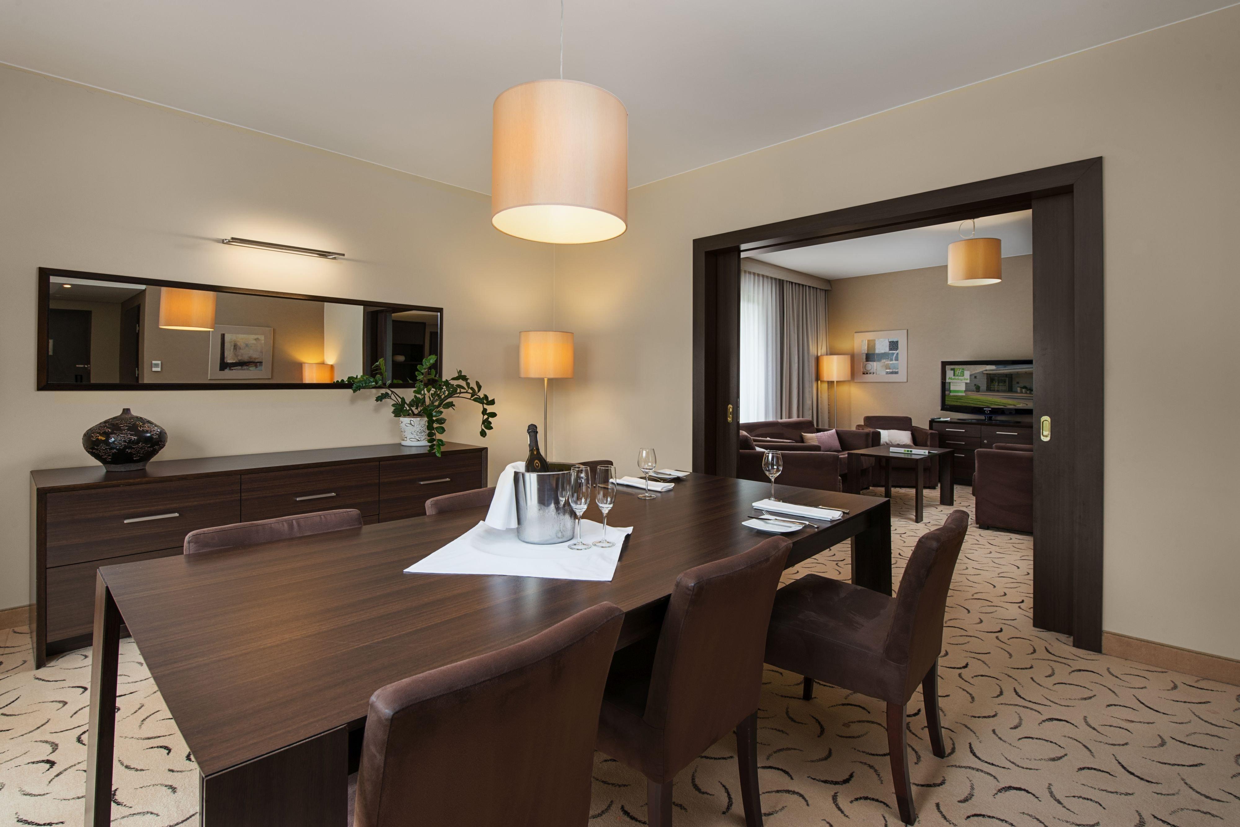 Holiday Inn Resort Warsaw Jozefow By Ihg Exterior photo