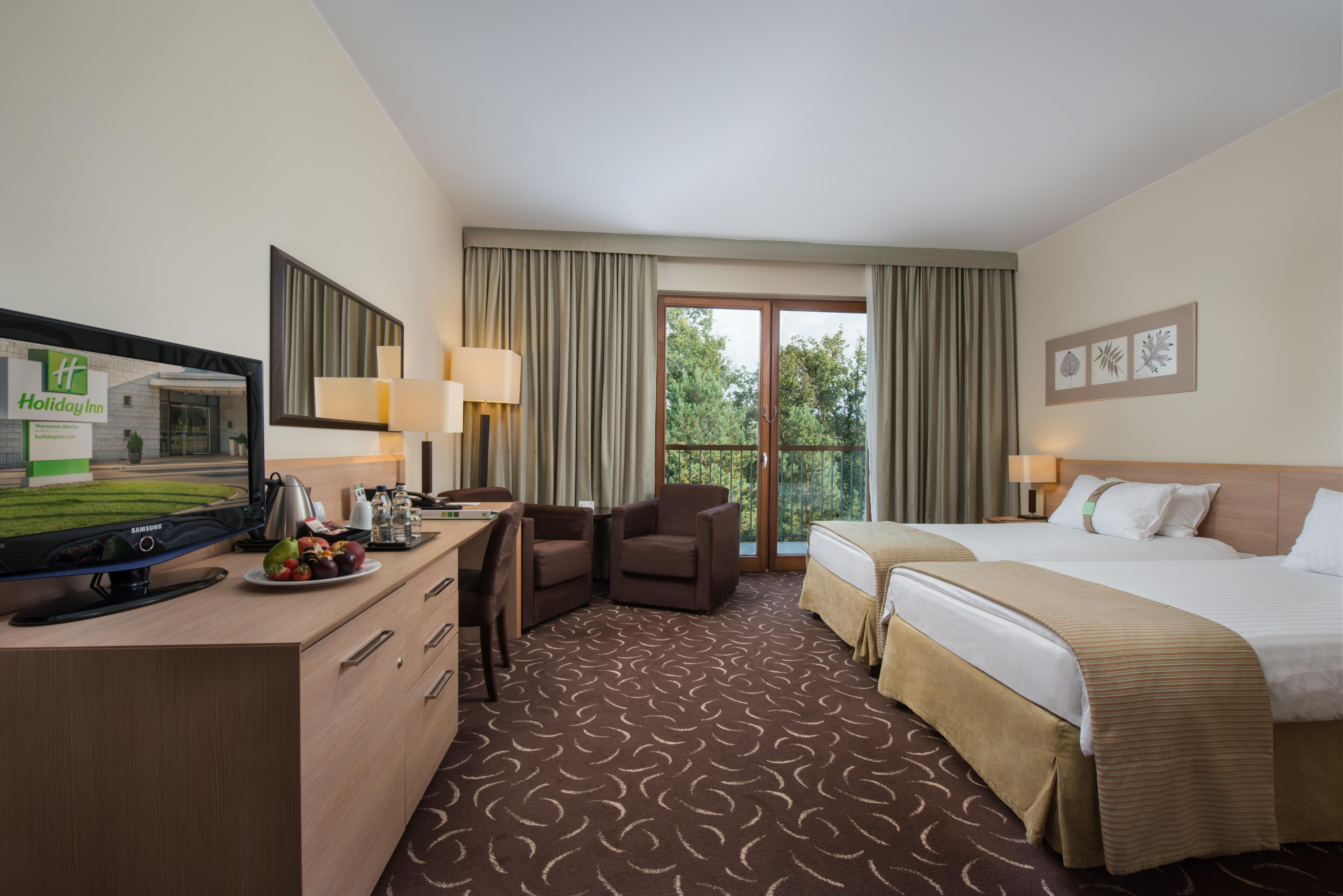 Holiday Inn Resort Warsaw Jozefow By Ihg Exterior photo