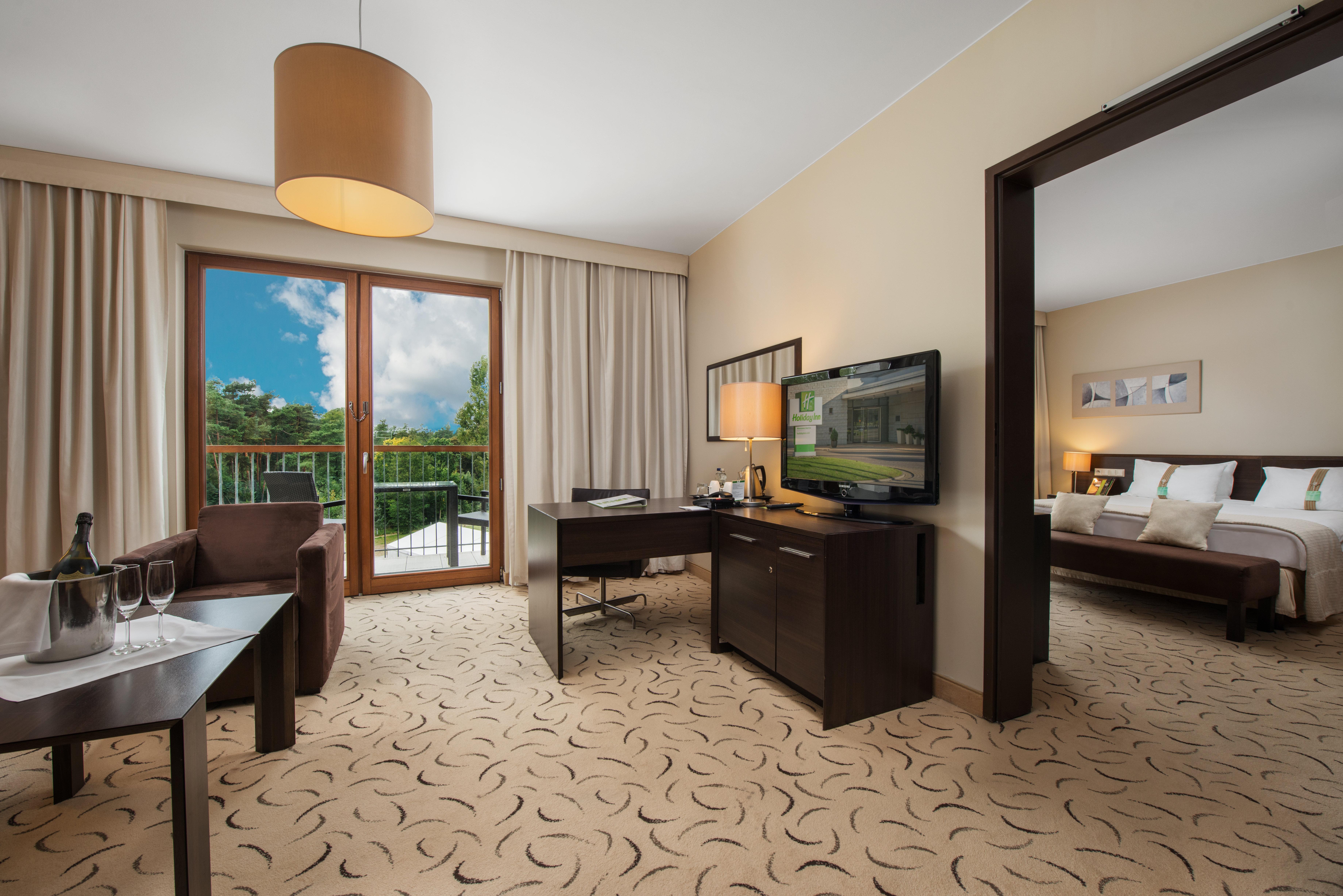 Holiday Inn Resort Warsaw Jozefow By Ihg Exterior photo