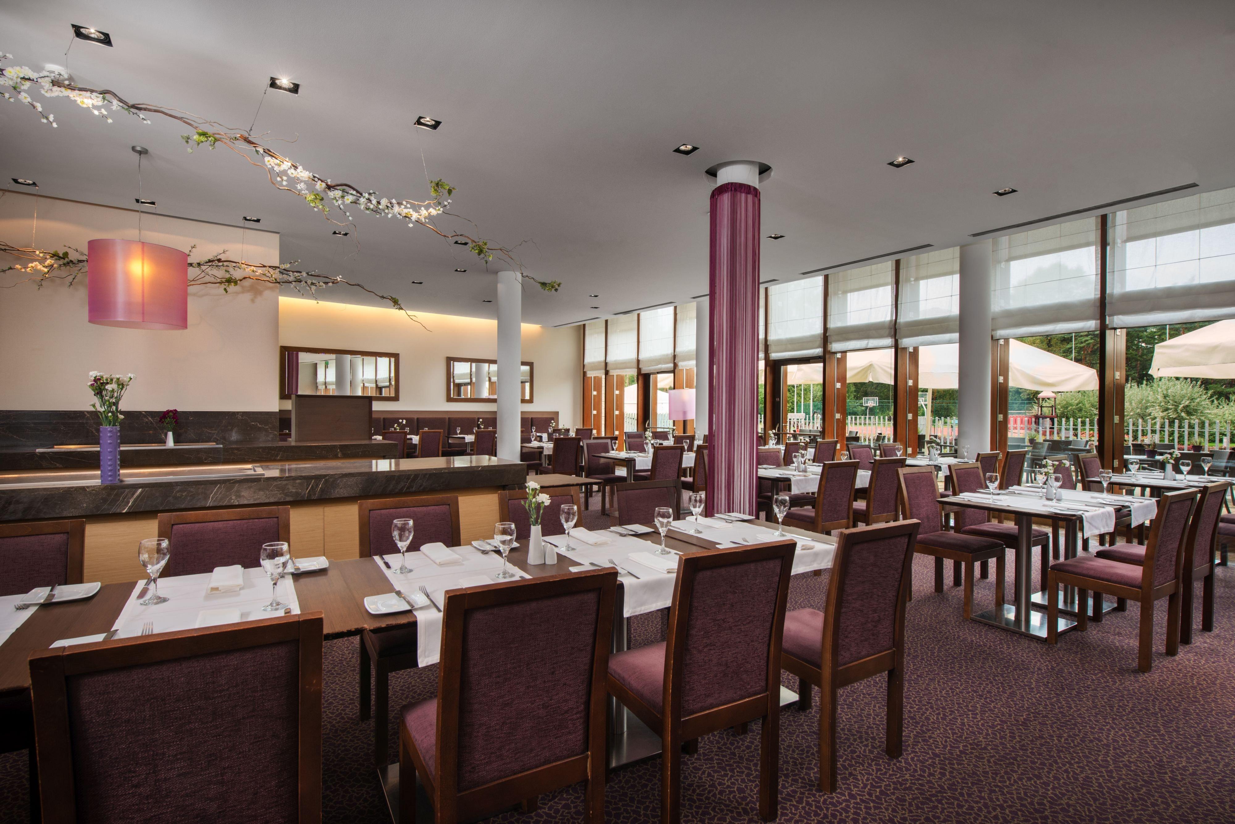Holiday Inn Resort Warsaw Jozefow By Ihg Exterior photo