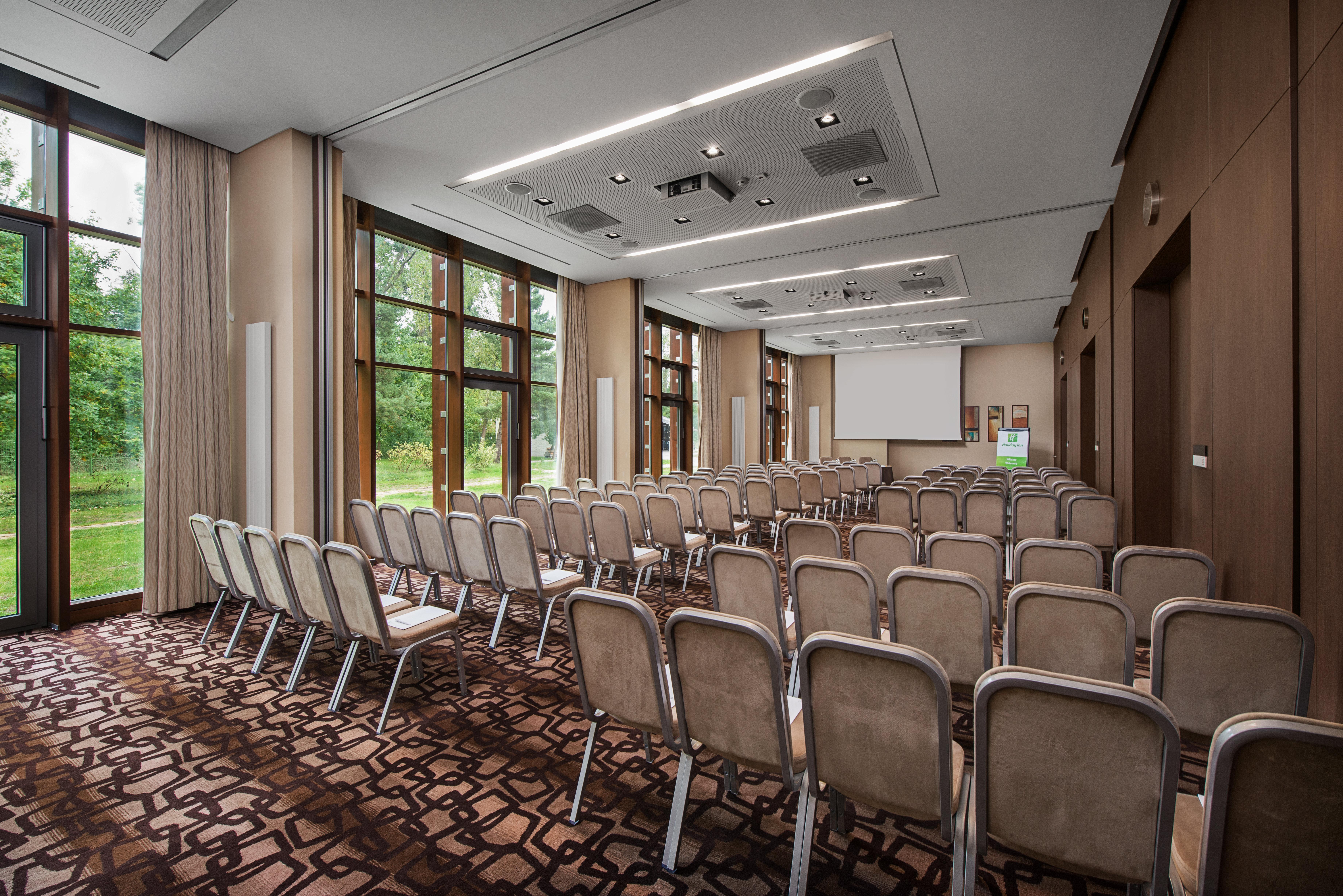 Holiday Inn Resort Warsaw Jozefow By Ihg Exterior photo
